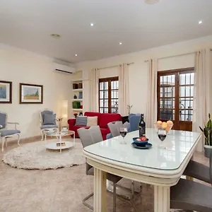 Apartment Downtown -parking Included-